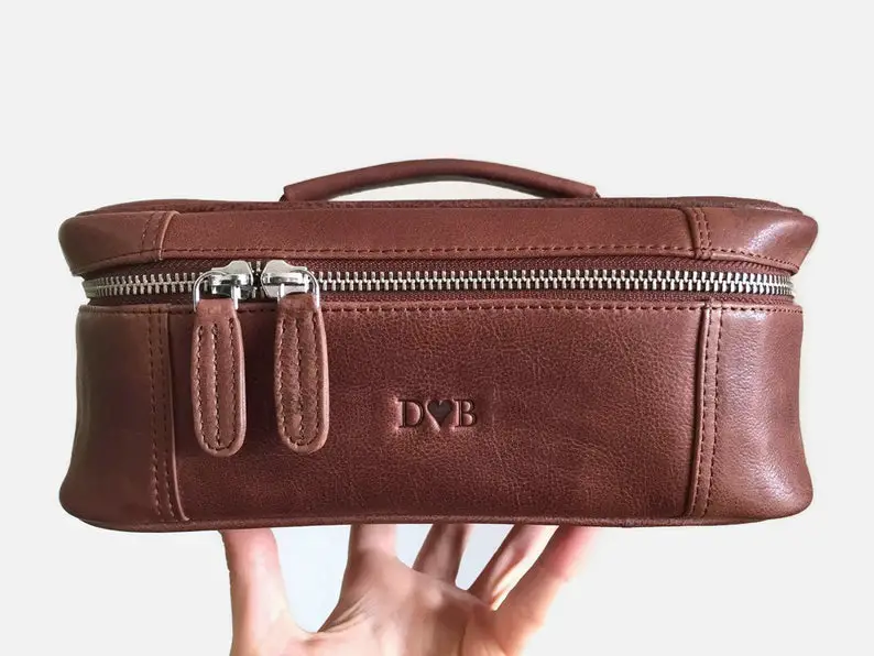 Monogrammed large toiletry bag - Makeup bag leather - Leather dopp kit - Personalized wash bag - Leather cosmetic bag - Groomsmen gift bag